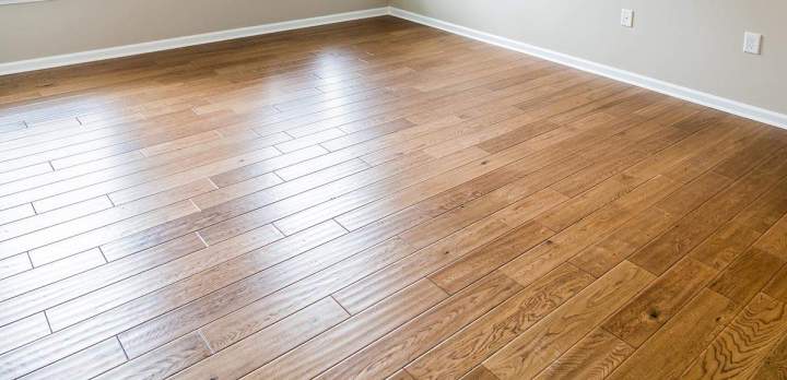 Pose de parquet en bois, Saint-Martin-de-Londres